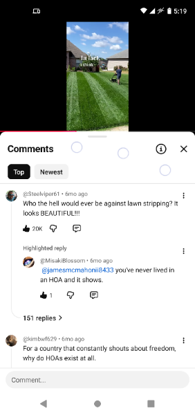 Comentários do YouTube sobre vídeo de listras no gramado perto de HOA. Comentário principal: 'Quem diabos seria contra listras no gramado? Fica LINDO!!!' com 20K curtidas.
